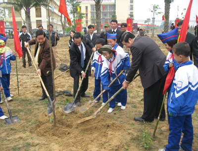 ຫລາຍທ້ອງຖິ່ນ ປຸກລະດົມບຸນປີໃຫມ່ ປີມະເມຍ 2014 ປູກຕົ້ນໄມ້